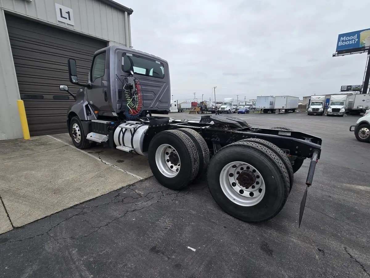 2019 International LT — photo 5