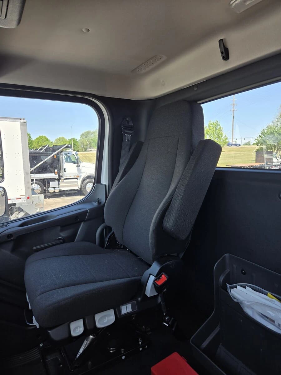 2026 Freightliner 114SD — photo 10