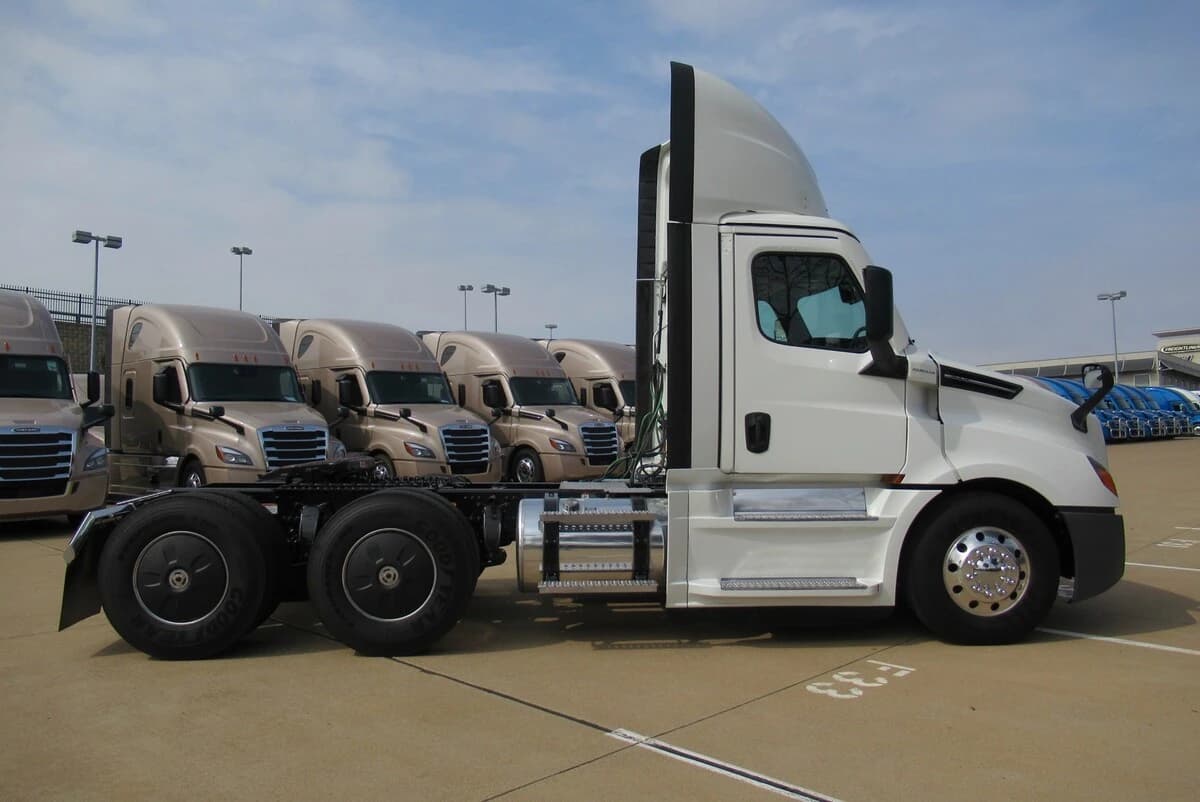 2024 Freightliner Cascadia — photo 5