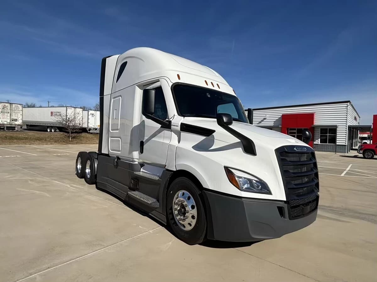 2026 Freightliner Cascadia — photo 3