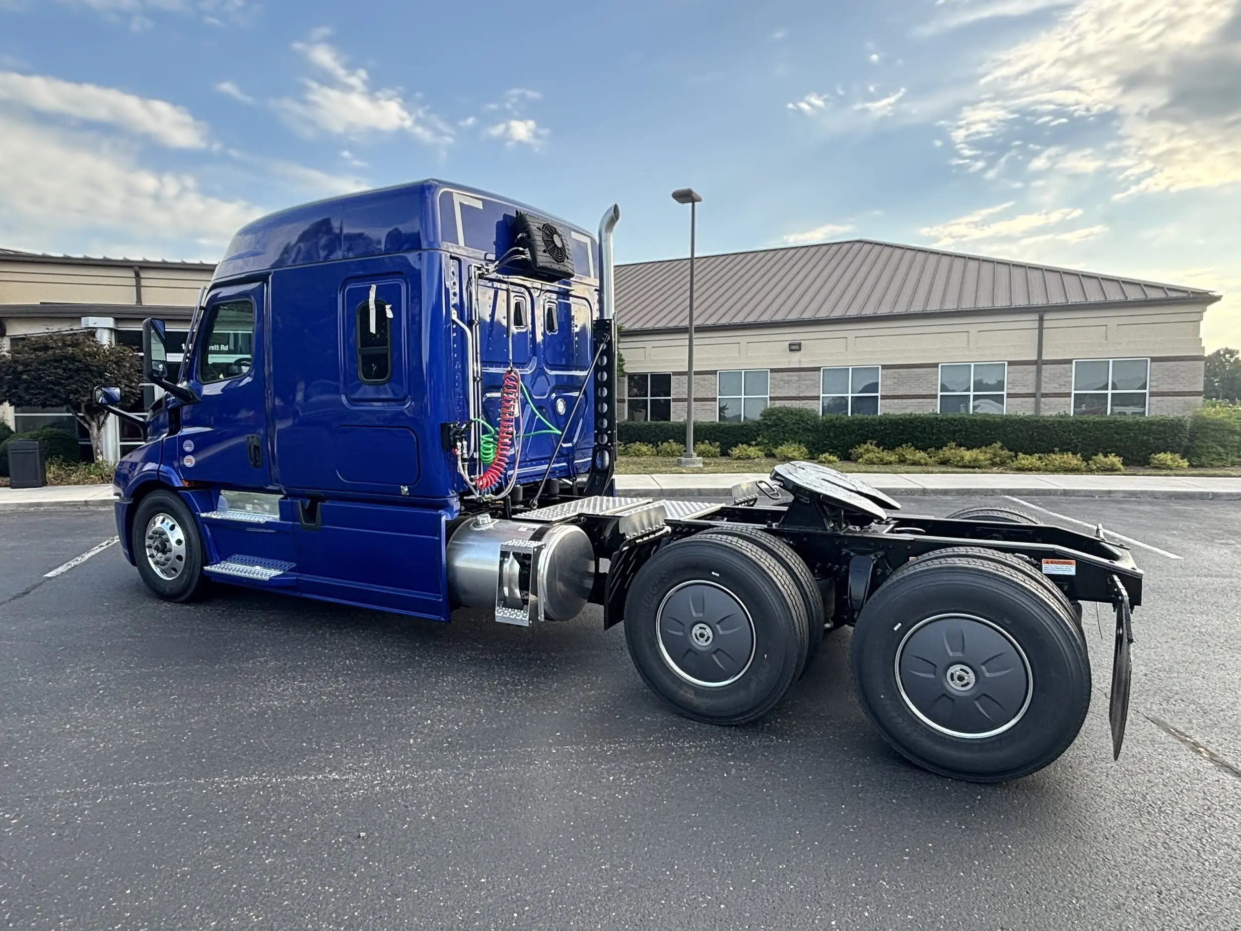 2026 Freightliner Cascadia — photo 3