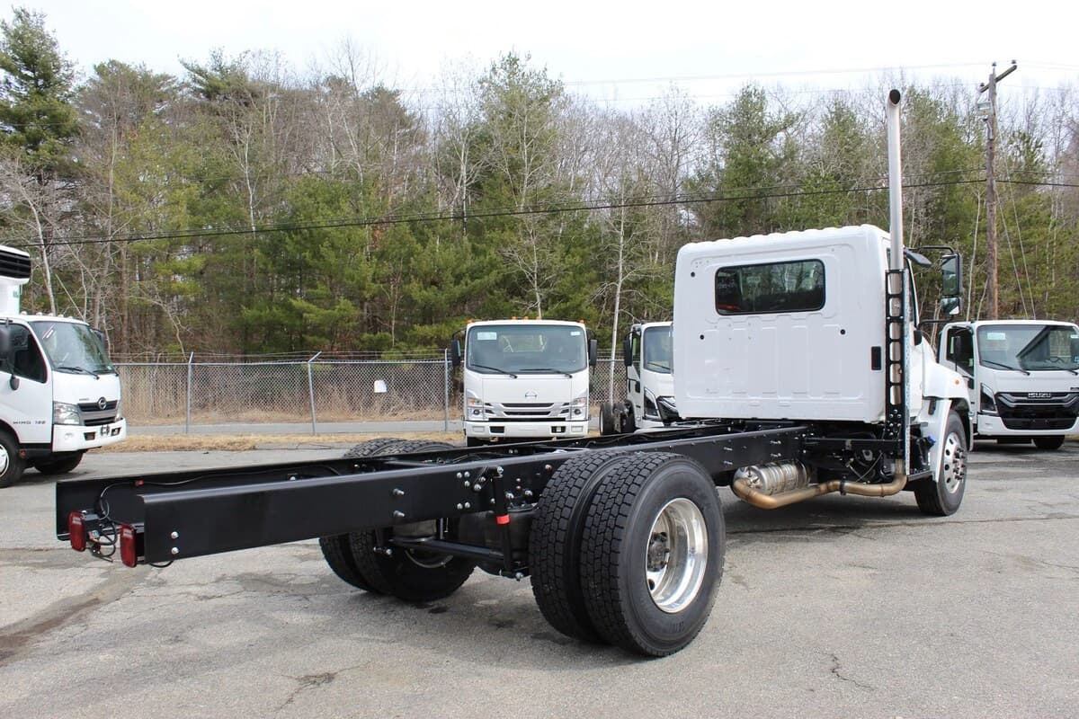 2025 Hino L7 — photo 4