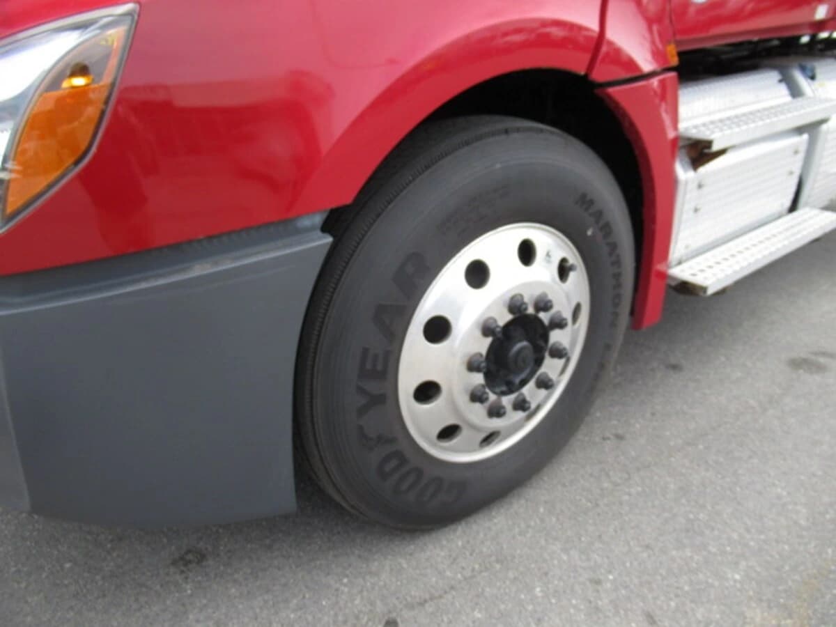 2020 Freightliner Cascadia — photo 13