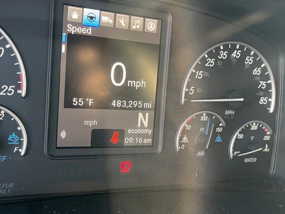 2024 Freightliner Cascadia — photo 28