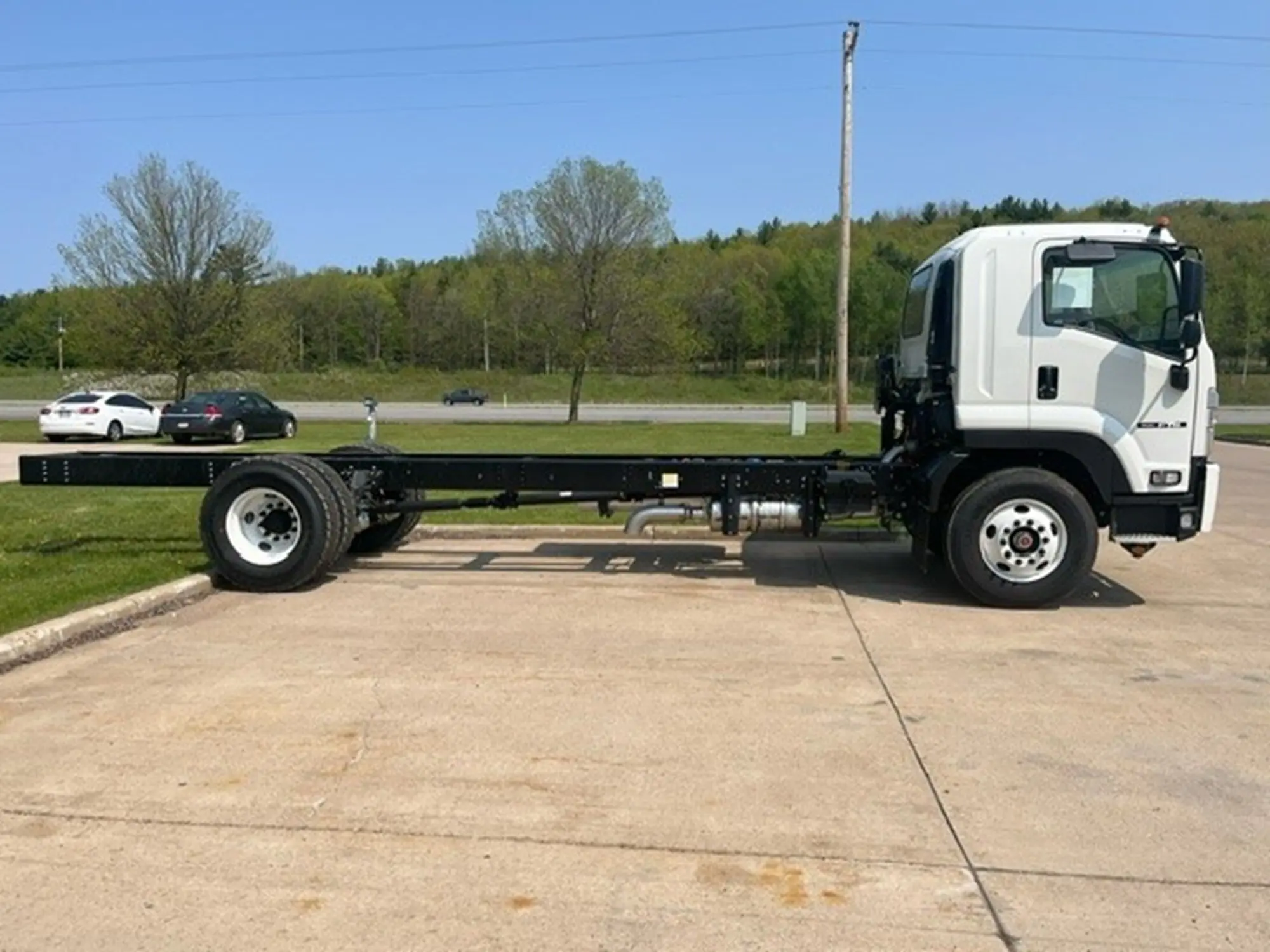 2025 Isuzu FTR — photo 4