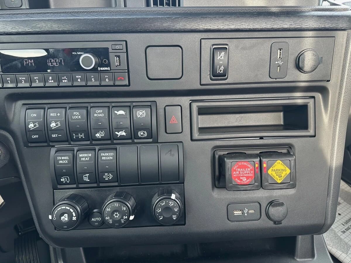 2026 International LT — photo 6