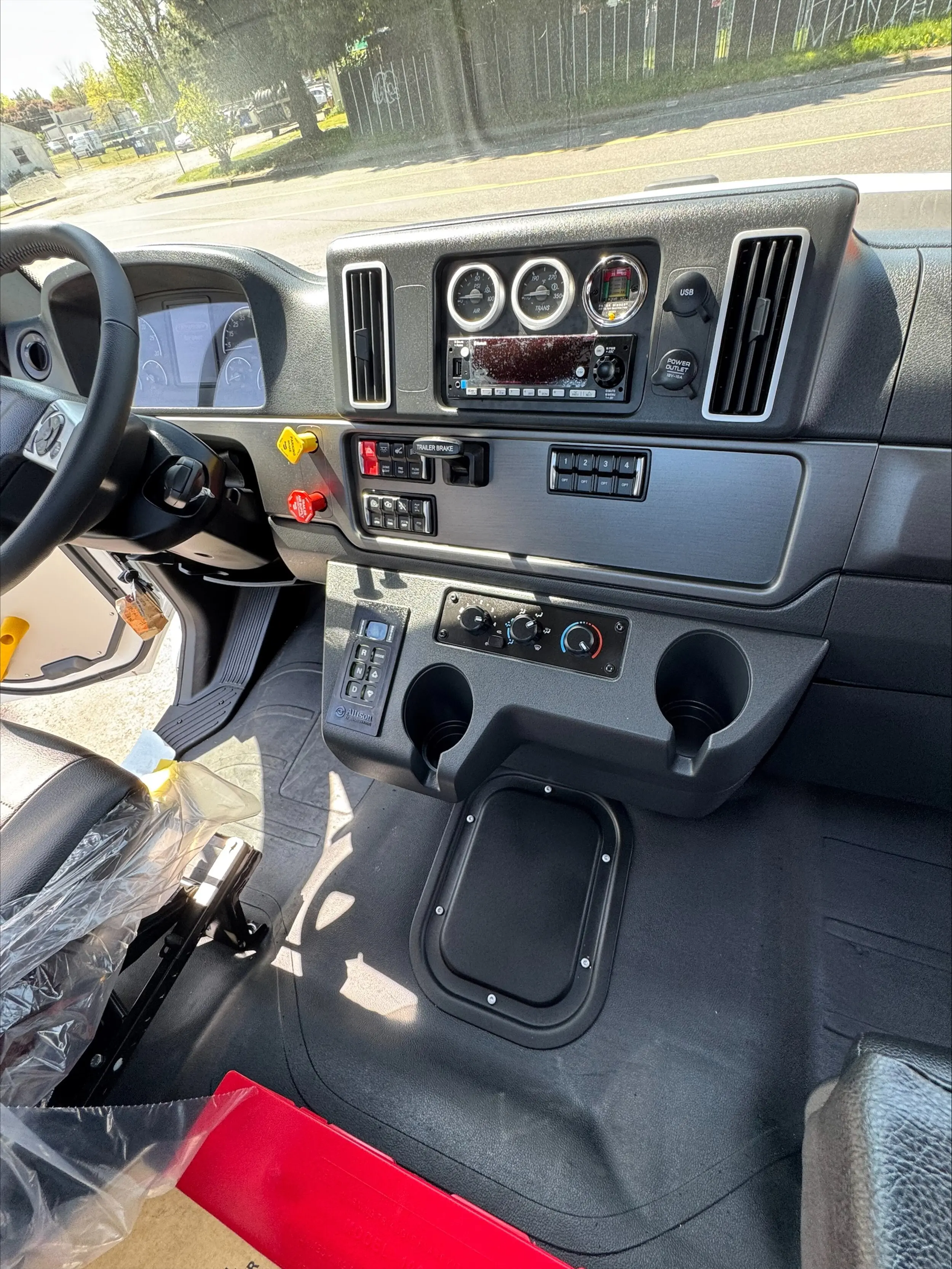 2025 Freightliner 108SD — photo 12