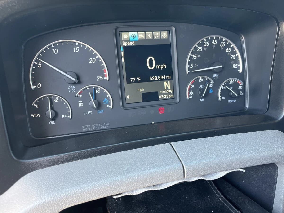 2021 Freightliner Cascadia — photo 28