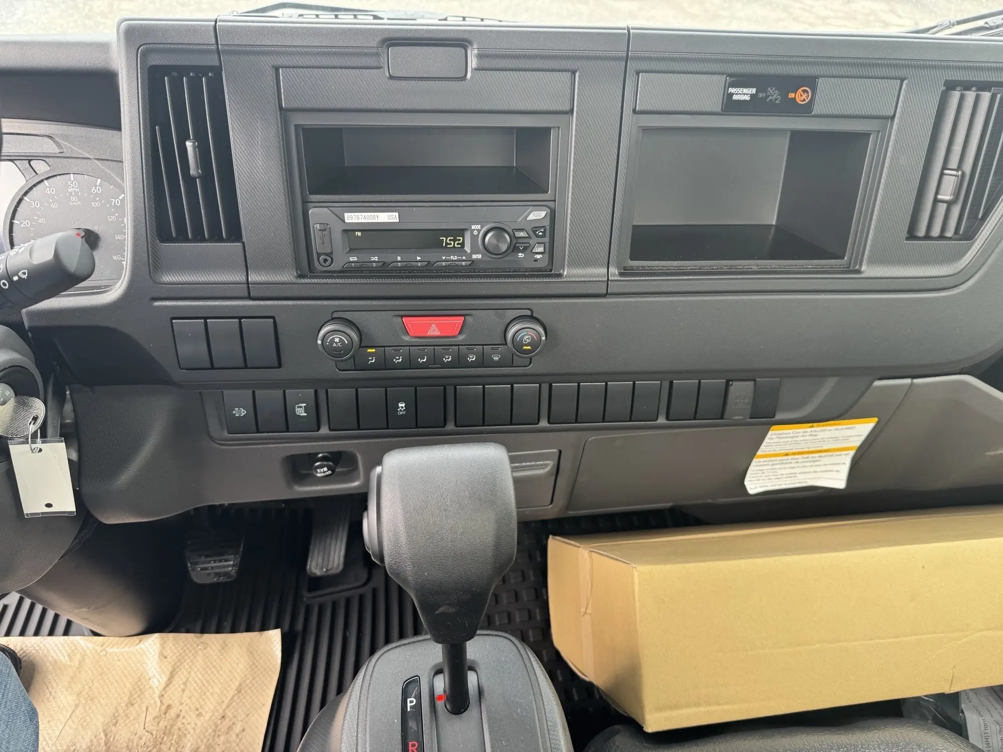 2025 Isuzu NRR — photo 14