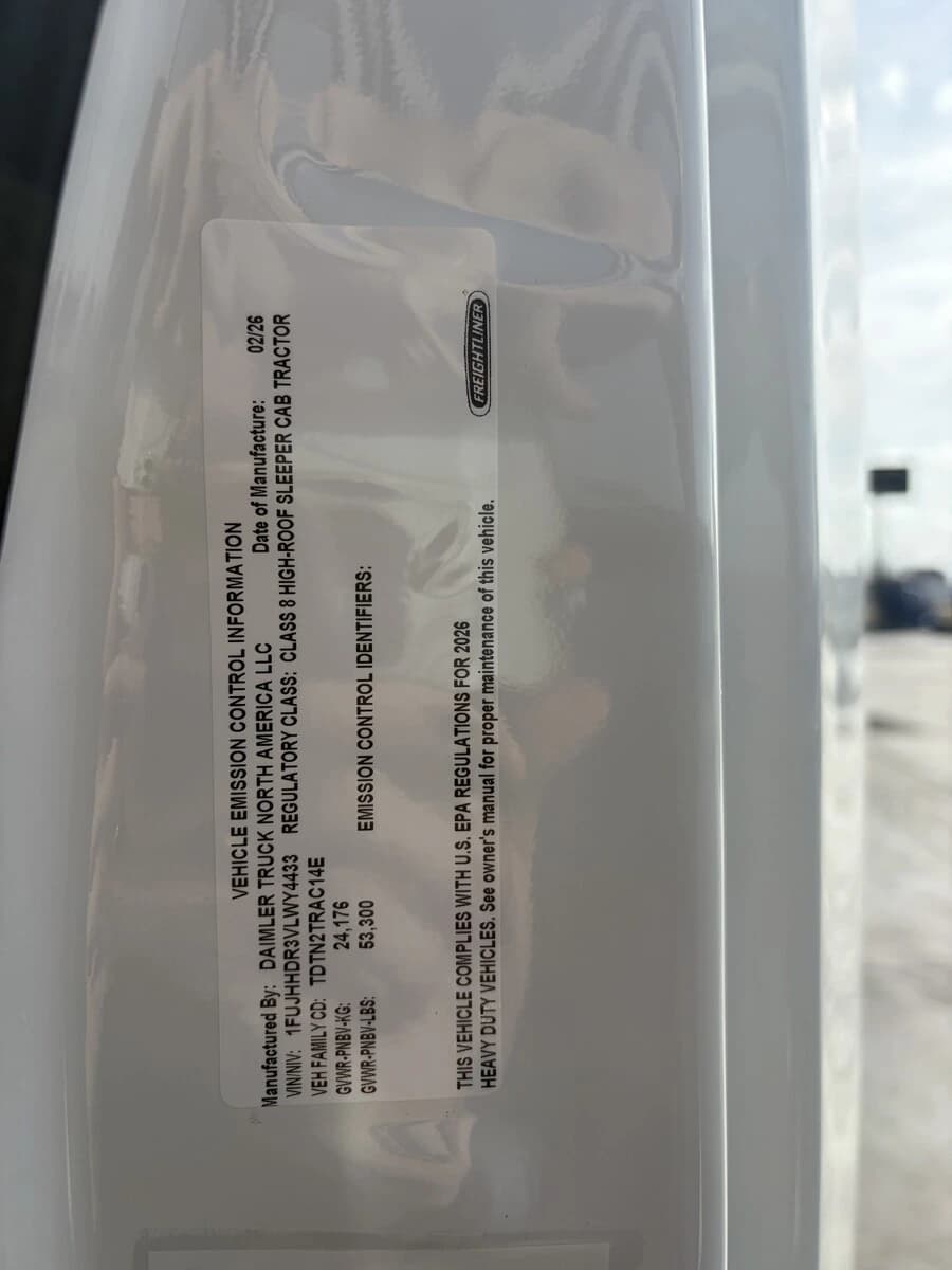 2027 Freightliner Cascadia — photo 9