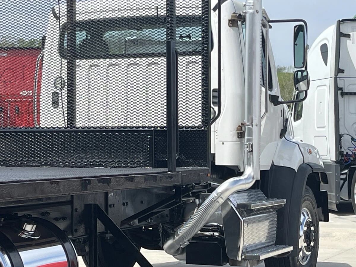 2017 Freightliner 114SD — photo 8