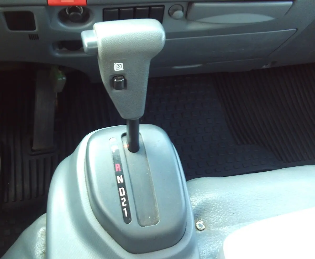 2018 Isuzu NPR — photo 6