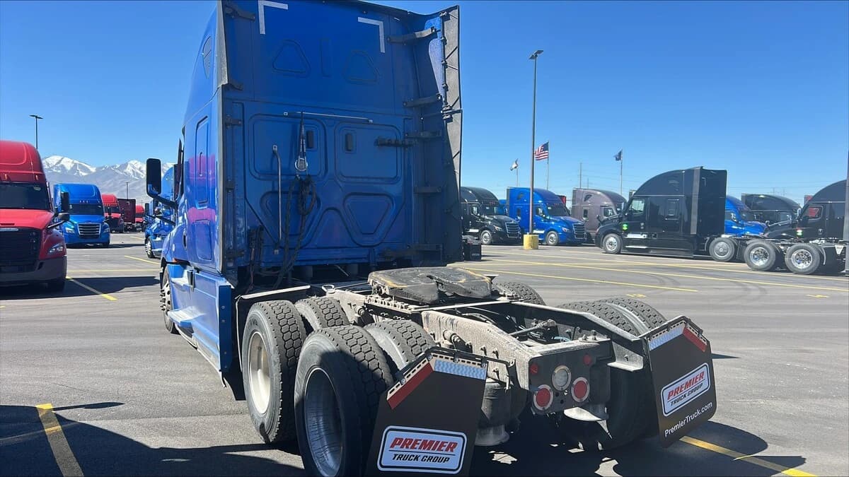 2022 Freightliner Cascadia — photo 5