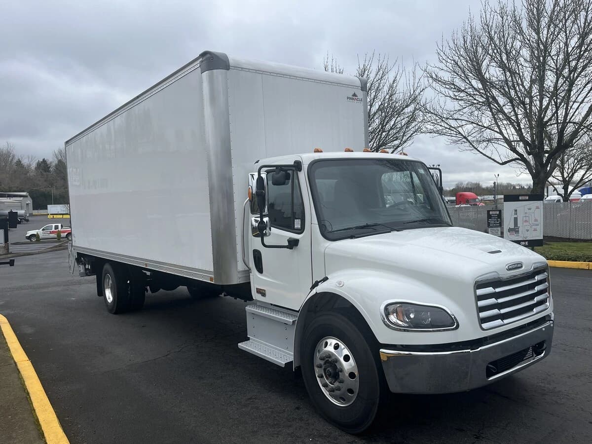 2026 Freightliner M2 106 — photo 4