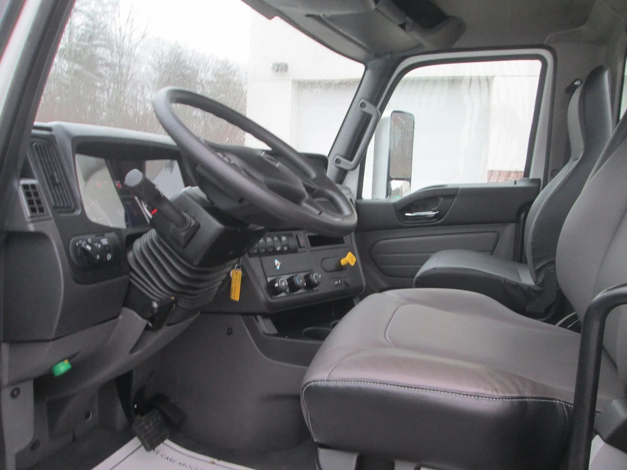 2024 International HX — photo 6