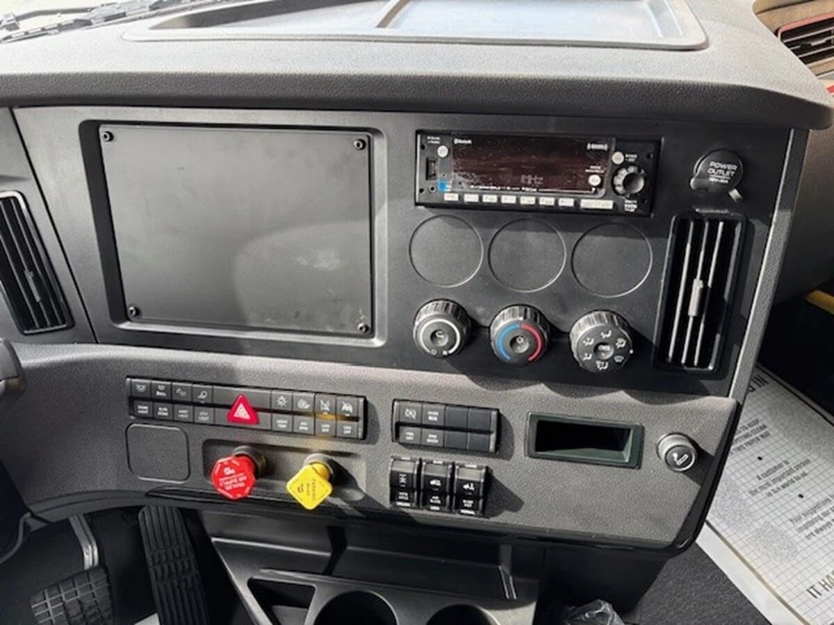 2026 Freightliner Cascadia — photo 16