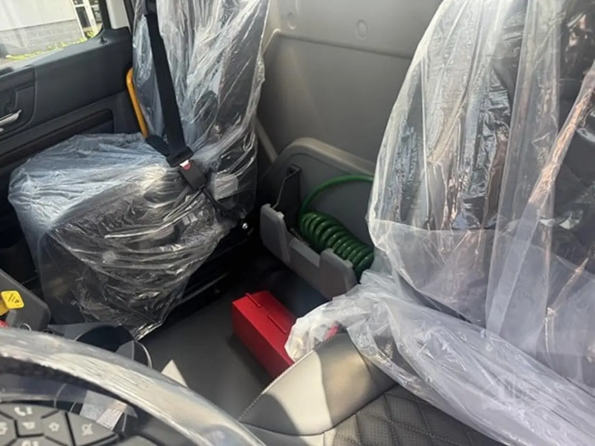 2026 International HX — photo 7