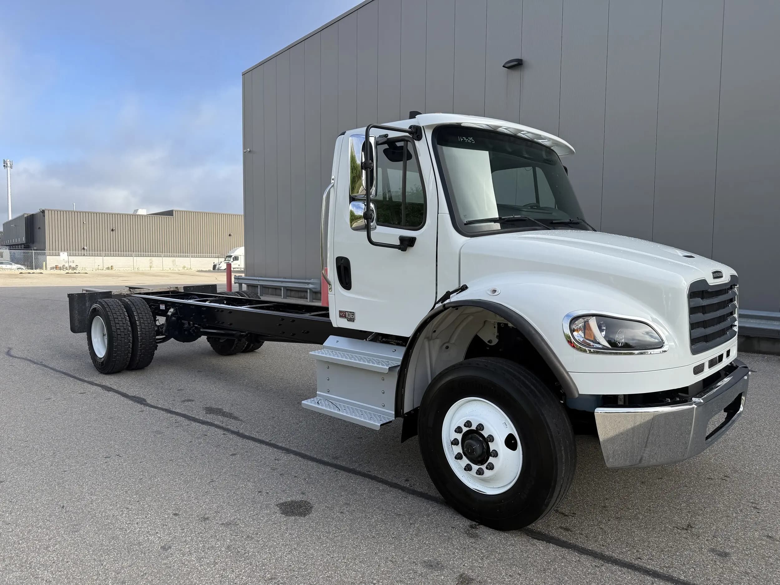 2026 Freightliner M2 106 — photo 9