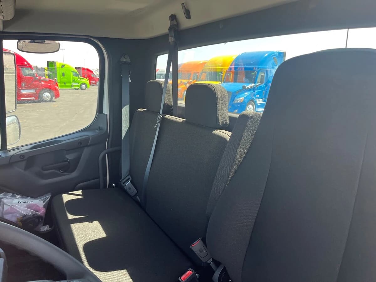 2026 Freightliner M2 106 — photo 6