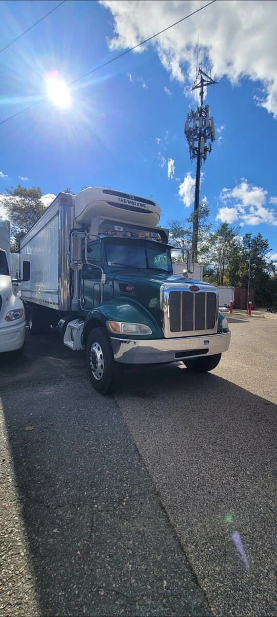 2014 Peterbilt 337 — photo 3