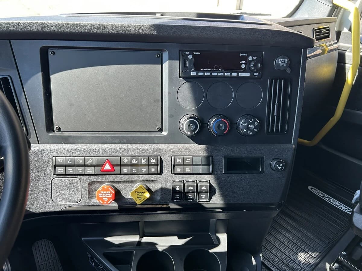 2026 Freightliner Cascadia — photo 17
