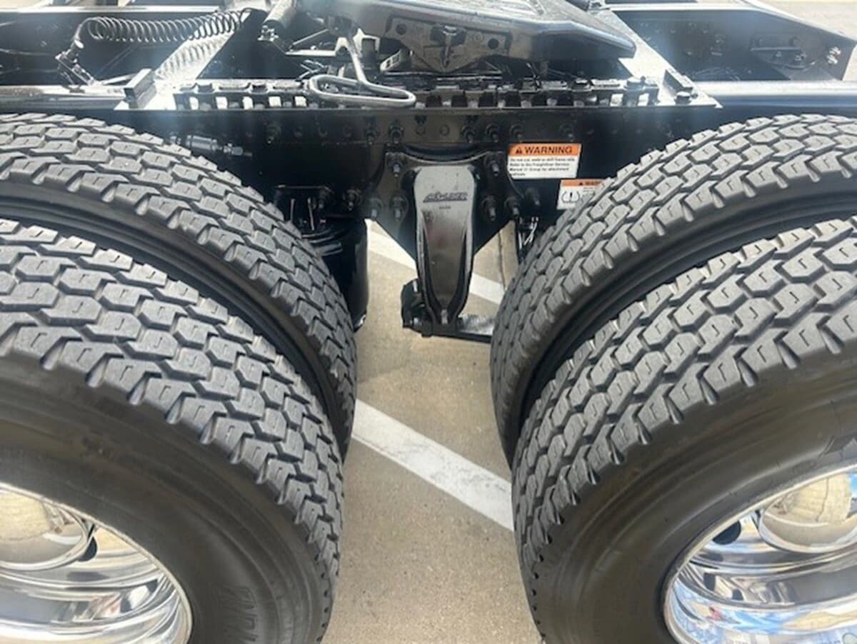 2024 Freightliner Cascadia — photo 10