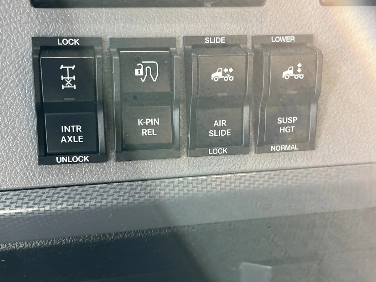 2022 Freightliner Cascadia — photo 26