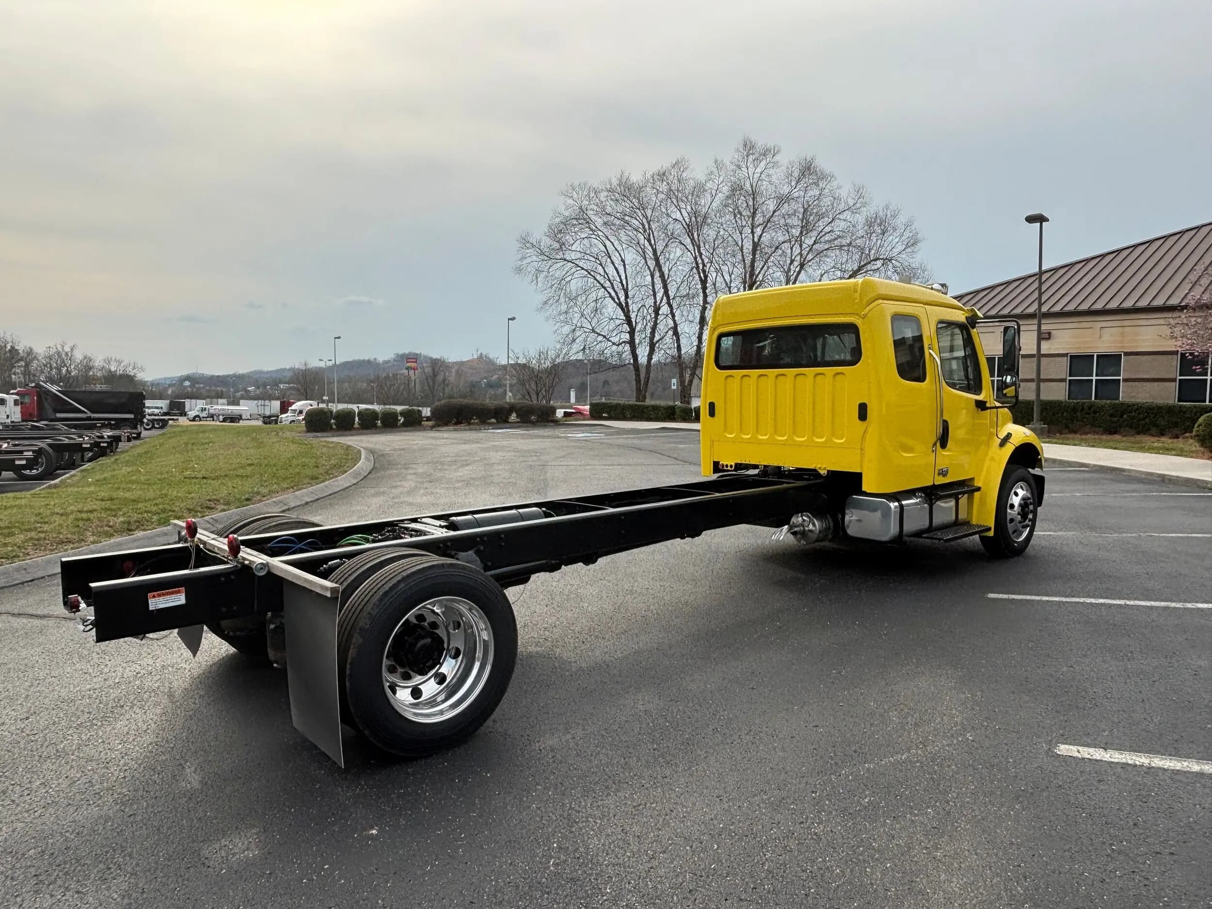 2025 Freightliner M2 106 — photo 5