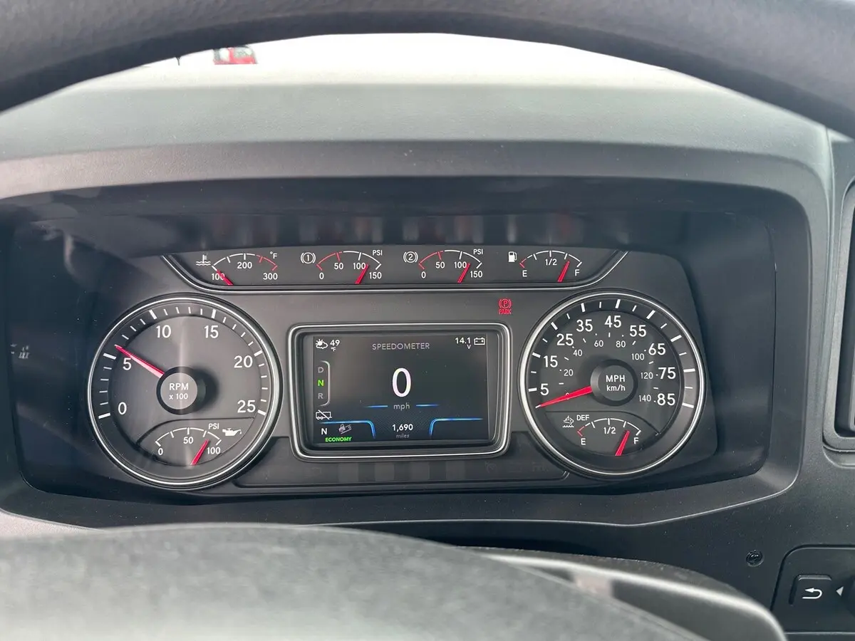 2026 International LT — photo 5