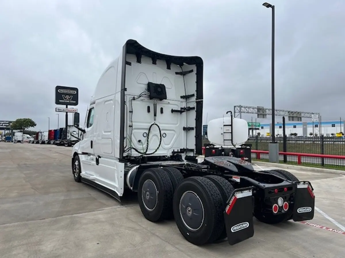 2026 Freightliner Cascadia — photo 7