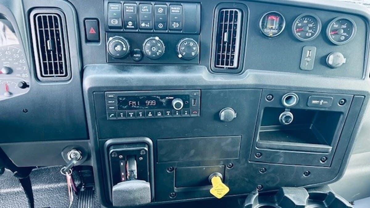 2025 International MV — photo 8