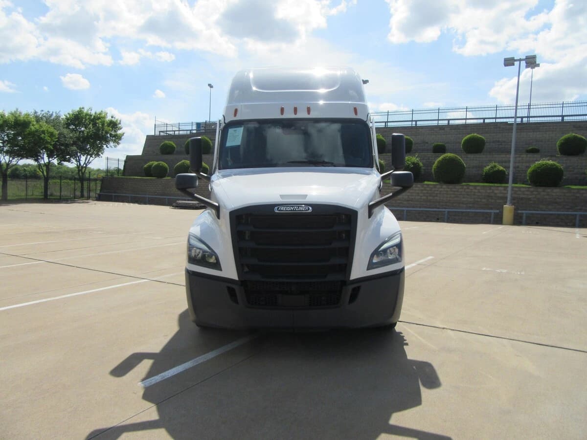 2025 Freightliner Cascadia — photo 7