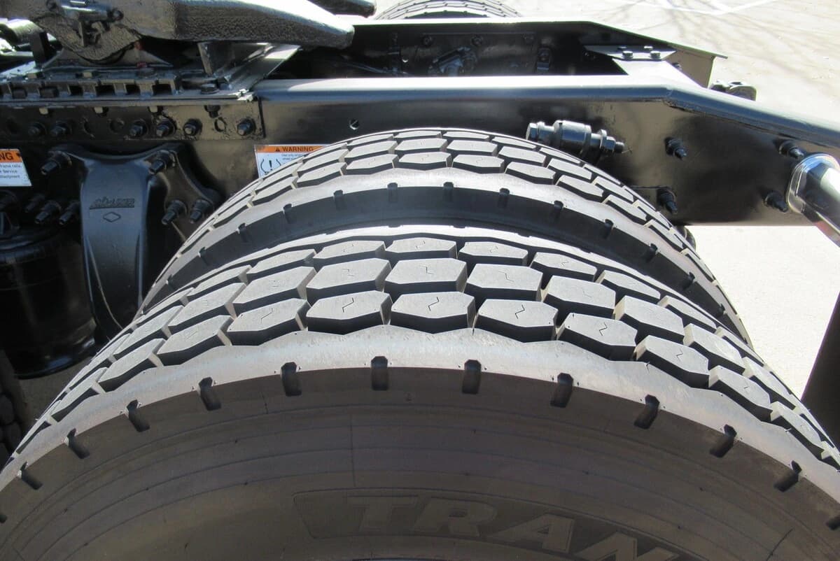 2023 Freightliner Cascadia — photo 11