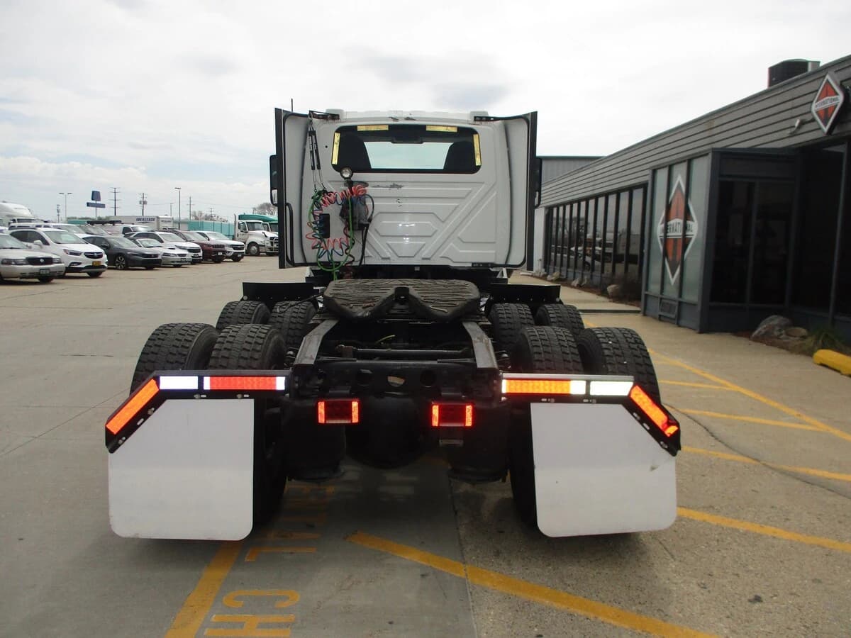 2019 International LT — photo 4