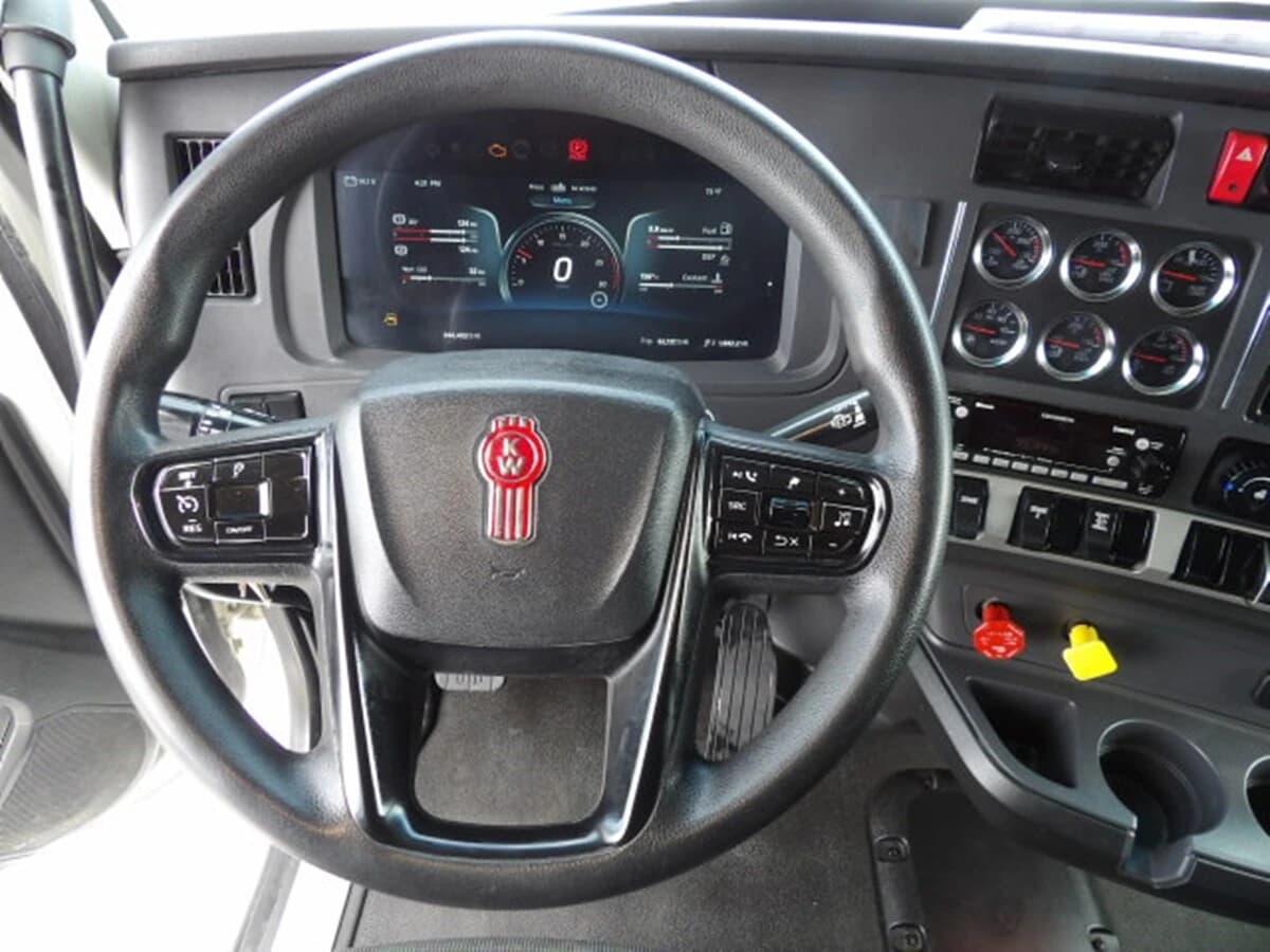 2022 Kenworth T680 — photo 22