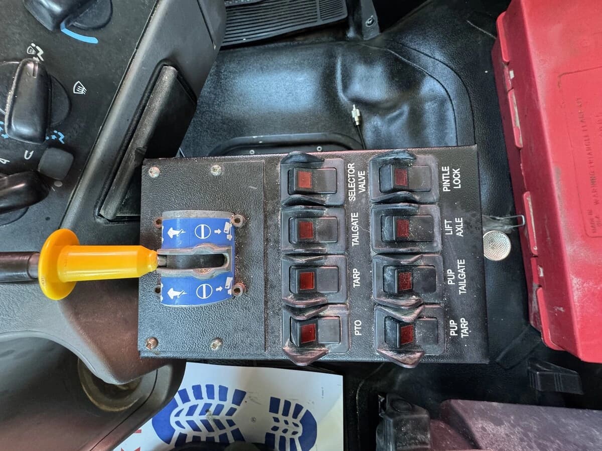 2022 Freightliner 114SD — photo 27