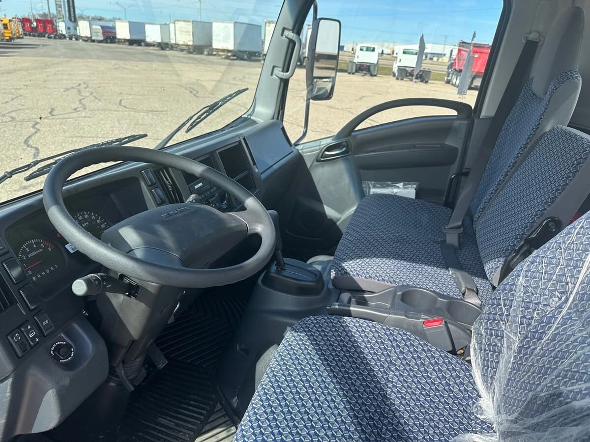 2026 Isuzu NPR — photo 5