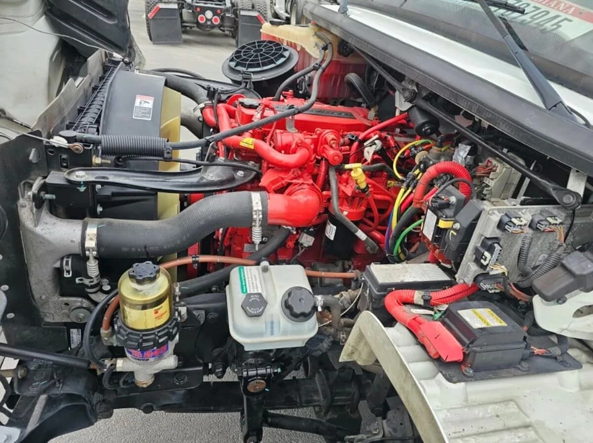 2019 Freightliner M2 106 — photo 9