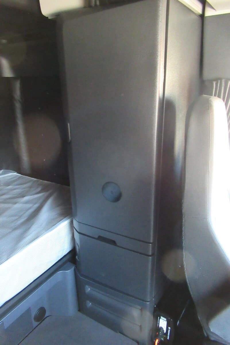 2025 Freightliner Cascadia — photo 21