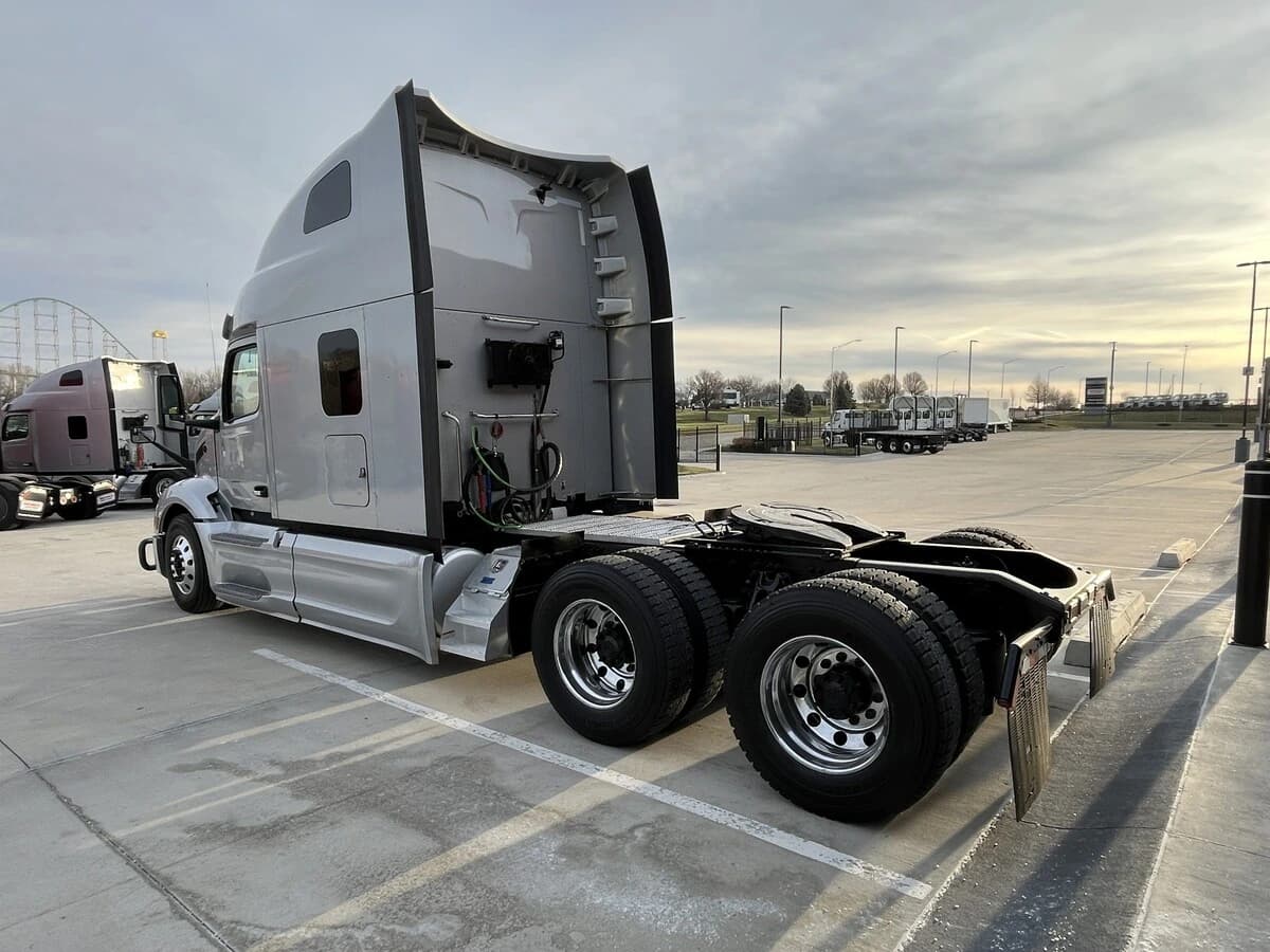 2023 Peterbilt 579 — photo 8