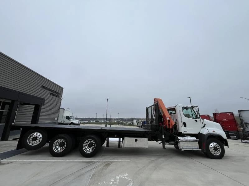 2018 Freightliner 114SD — photo 5