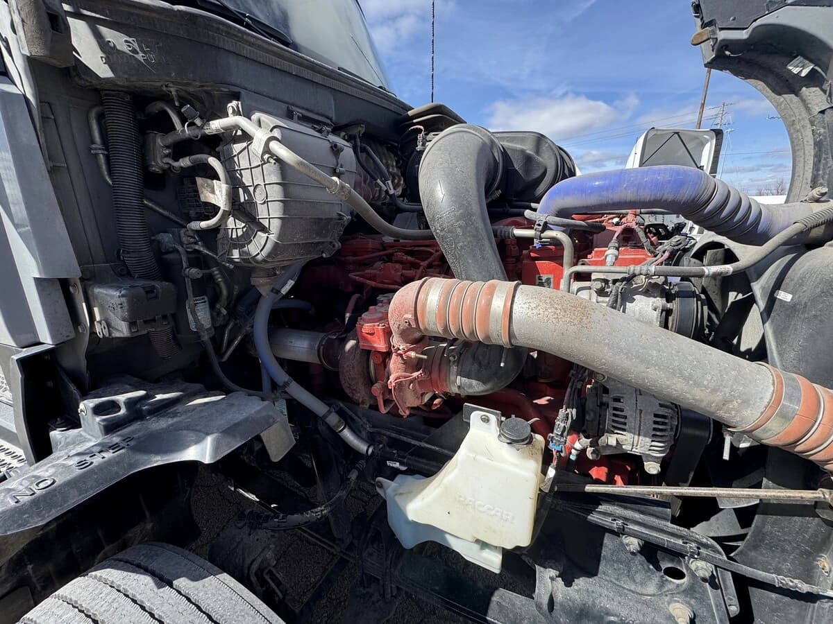 2023 Kenworth T680 — photo 12