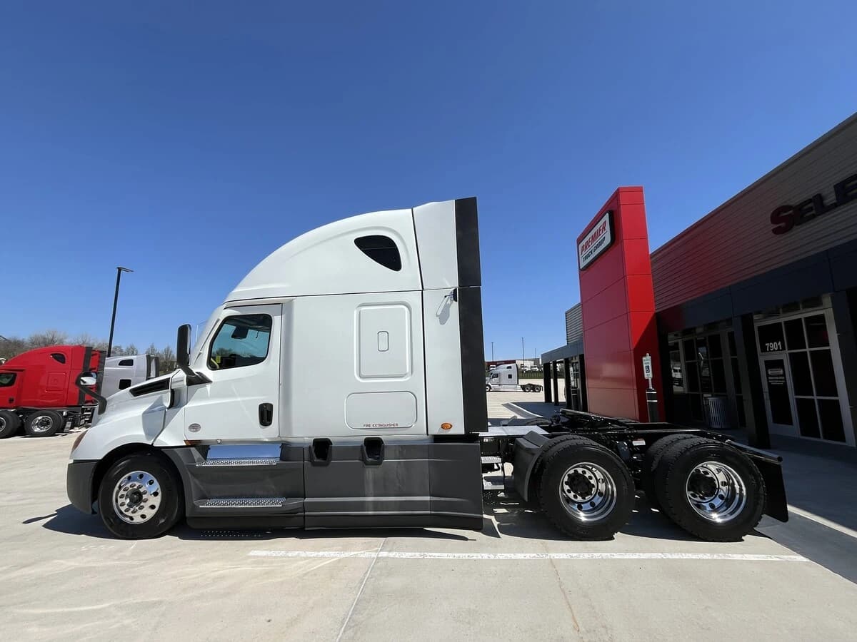 2021 Freightliner Cascadia — photo 15