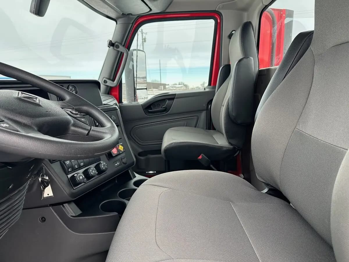 2026 International LT — photo 7