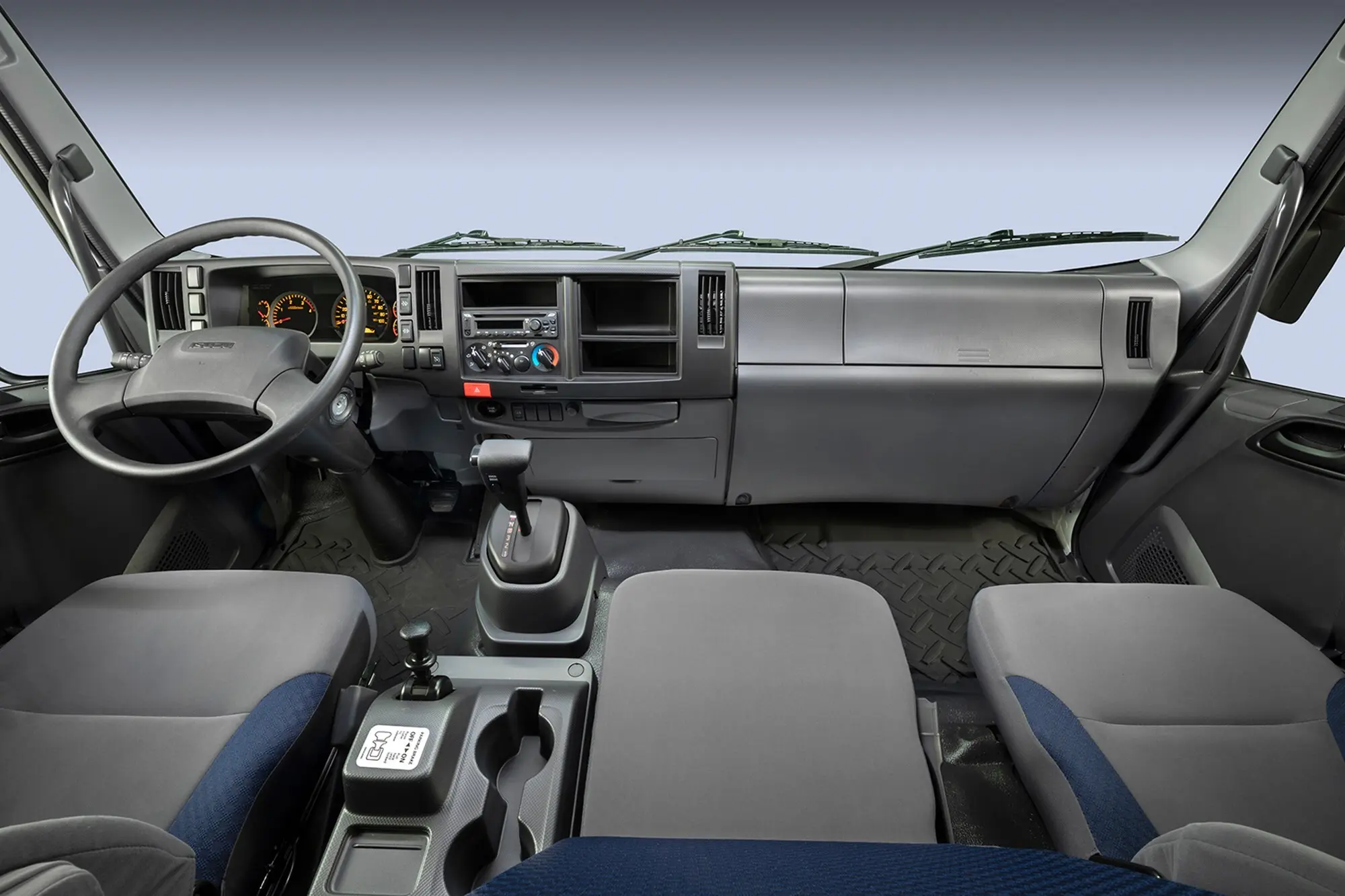 2025 Isuzu FTR — photo 5