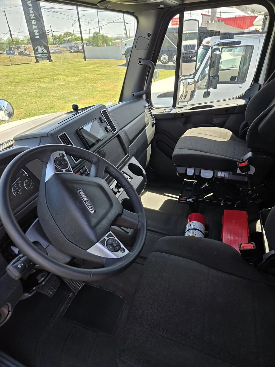 2026 Freightliner 114SD — photo 11