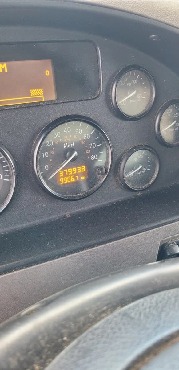 2014 Peterbilt 337 — photo 7