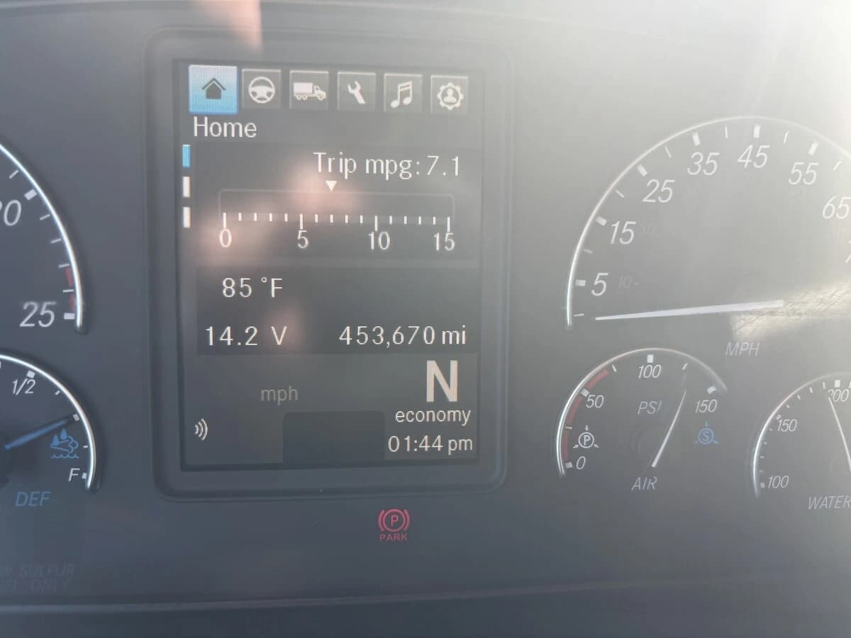 2021 Freightliner Cascadia — photo 17