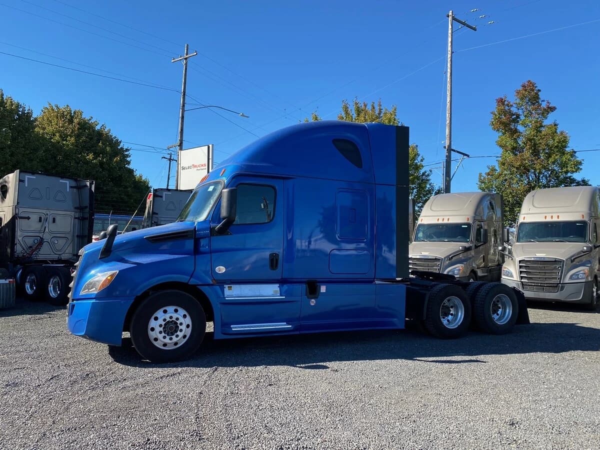 2021 Freightliner Cascadia — photo 2