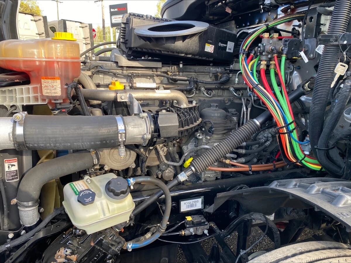 2019 Freightliner Cascadia — photo 9